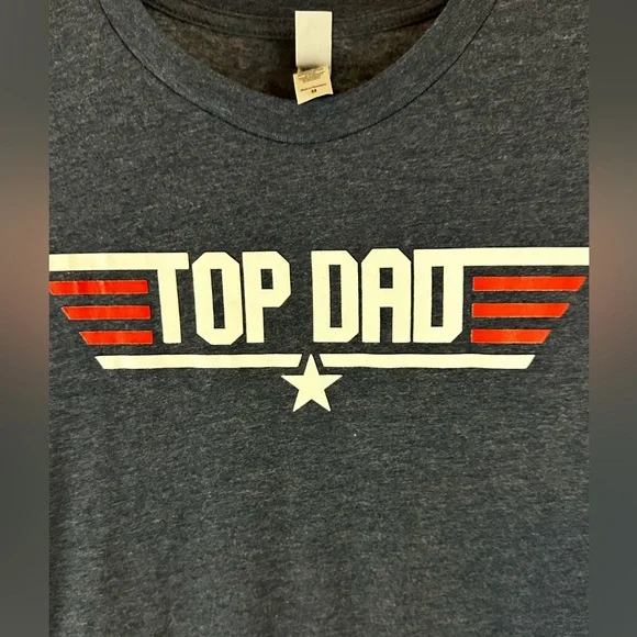 There’s a Top Dad out there waiting to proudly wear time. Nice gift! Size Medium - Picture 2 of 5
